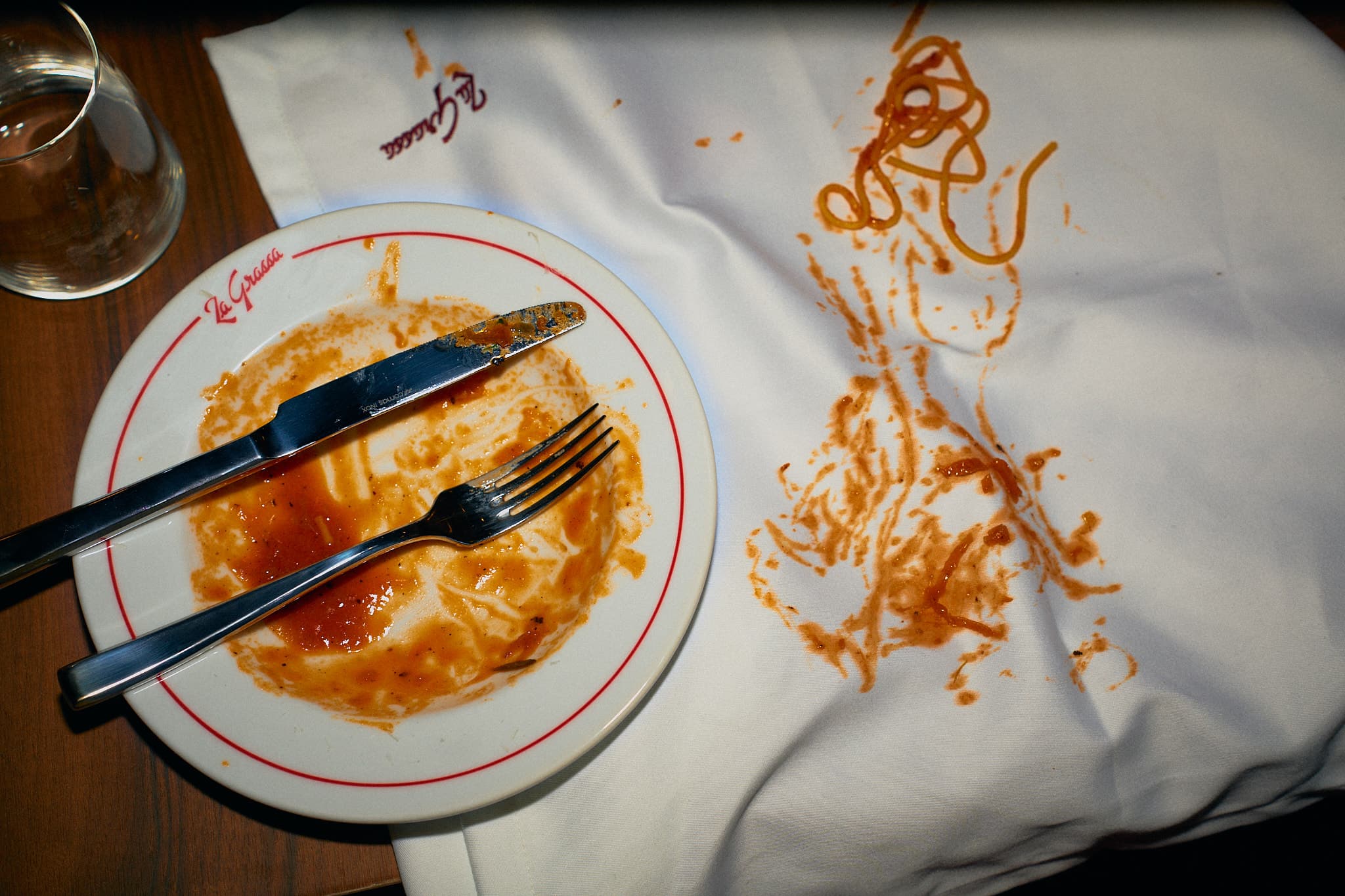 Detalle de cocina emiliana tradicional en Osteria La Grassa