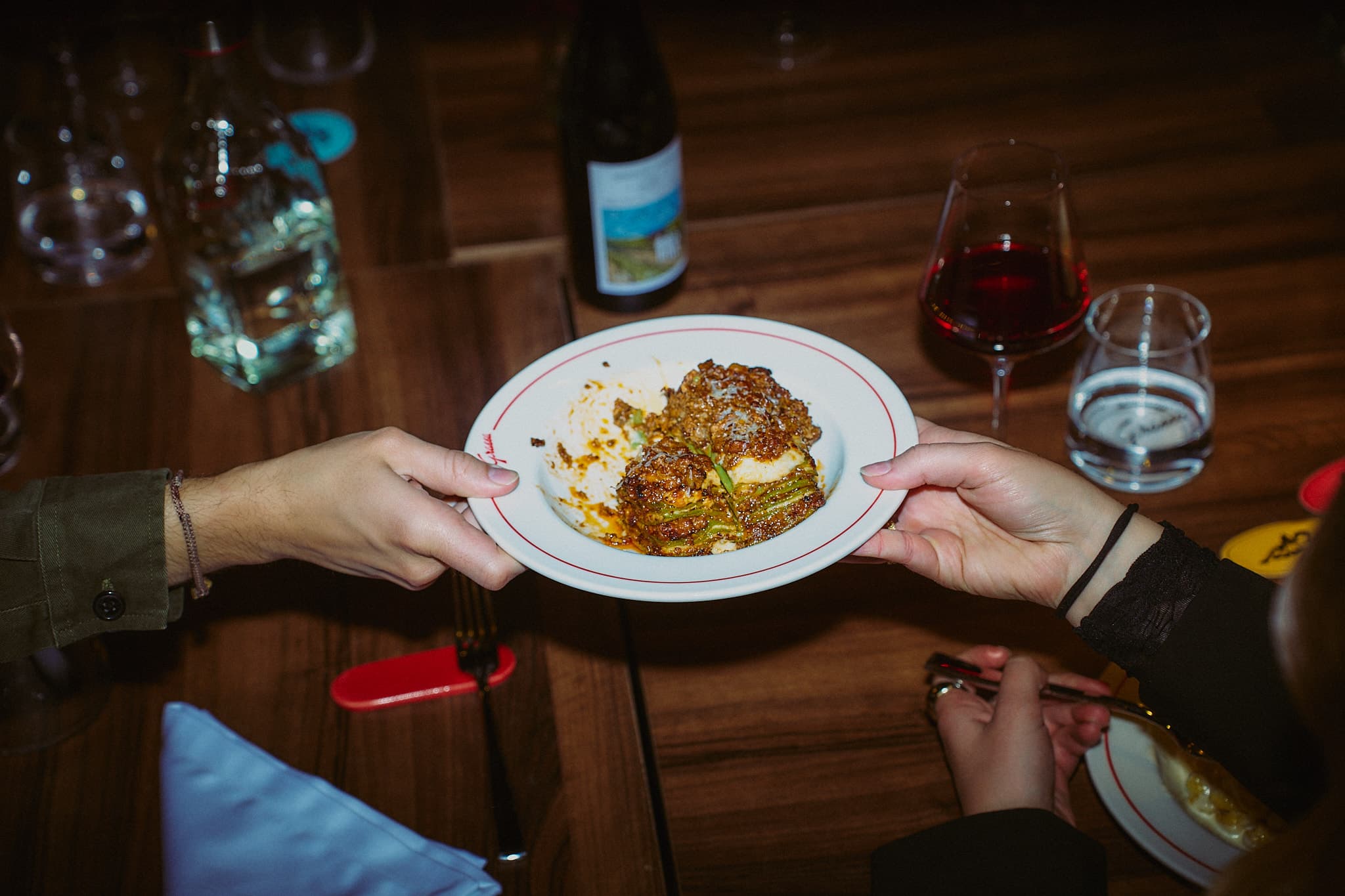 Ambiente gastronómico de Osteria La Grassa en Barcelona